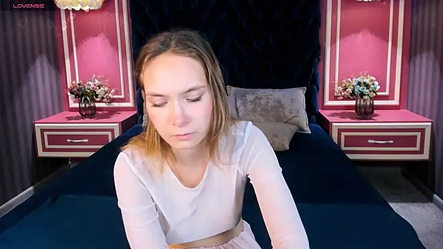 Snapshot of LinaVolberg chatting on 10-02-25, 06:09 LinaVolberg online show from 10-02-25, 06:09