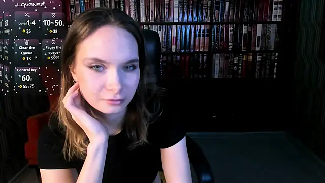 Snapshot of LinaVolberg chatting on 11-30-25, 12:53 LinaVolberg online show from 11-30-25, 12:53