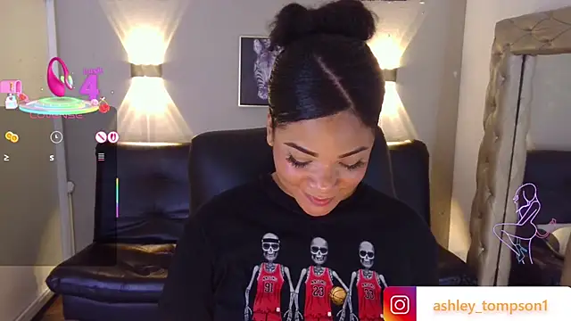 Snapshot of ashley_Tompson1 chatting on 03-13-25, 03:39 ashley Tompson1 online show from 03-13-25, 03:39