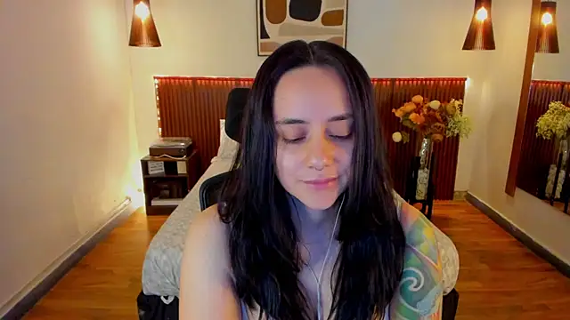 Snapshot of KatherineBond chatting on 05-16-26, 08:18 KatherineBond online show from 05-16-26, 08:18