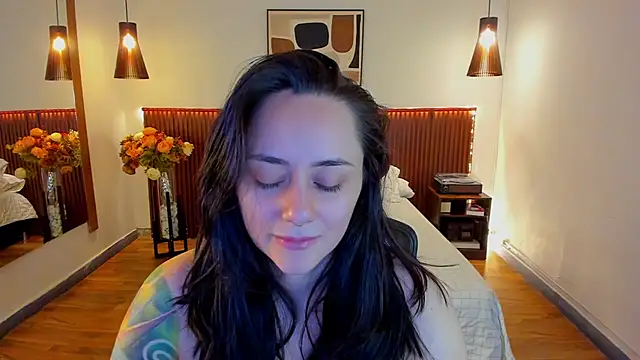 Snapshot of KatherineBond chatting on 06-16-26, 06:43 KatherineBond online show from 06-16-26, 06:43