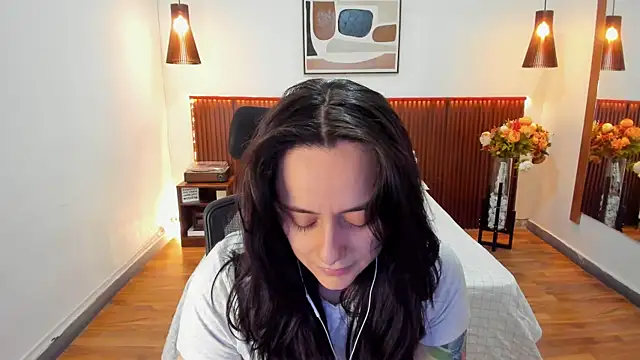 Snapshot of KatherineBond chatting on 07-04-26, 03:40 KatherineBond online show from 07-04-26, 03:40