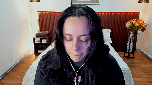 Snapshot of KatherineBond chatting on 07-15-26, 04:12 KatherineBond online show from 07-15-26, 04:12