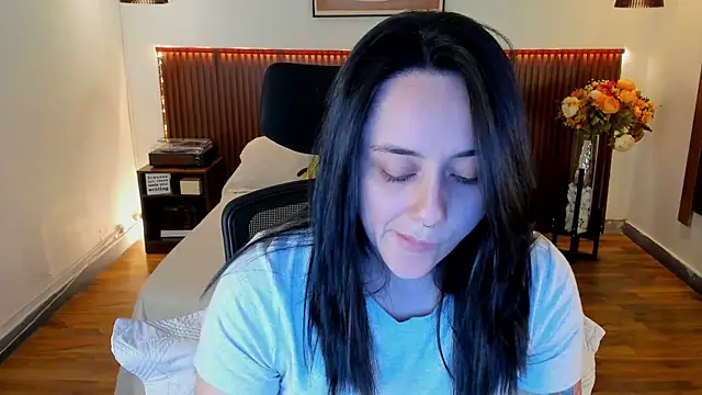 Snapshot of KatherineBond chatting on 07-17-26, 07:19 KatherineBond online show from 07-17-26, 07:19