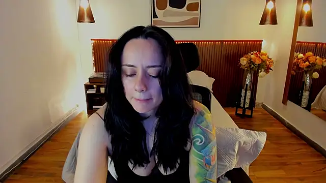Snapshot of KatherineBond chatting on 08-04-26, 05:37 KatherineBond online show from 08-04-26, 05:37