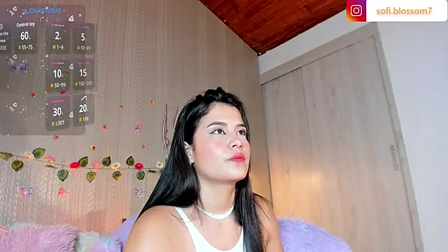 Snapshot of Sofi_Blossom chatting on 07-09-26, 08:57 Sofi Blossom online show from 07-09-26, 08:57