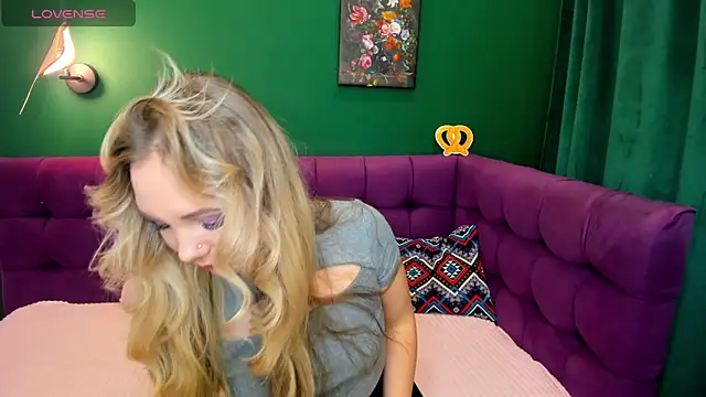 EvaMoran online show from 10-03-25, 01:57