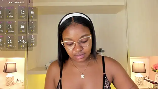 tamaraa smiith online show from 11-06-25, 07:48