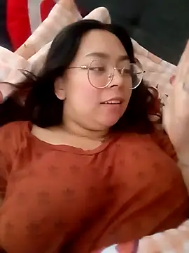 Snapshot of Peach-Lawrence chatting on 12-13-24, 05:43 Peach-Lawrence online show from 12-13-24, 05:43