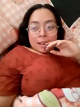 Snapshot of Peach-Lawrence chatting on 12-14-24, 06:30 Peach-Lawrence online show from 12-14-24, 06:30