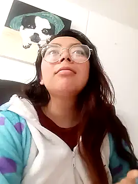 Snapshot of Peach-Lawrence chatting on 12-19-24, 04:13 Peach-Lawrence online show from 12-19-24, 04:13