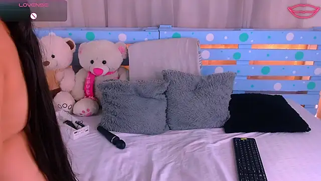 Snapshot of Sara-04 chatting on 01-07-25, 02:53 Sara-04 online show from 01-07-25, 02:53