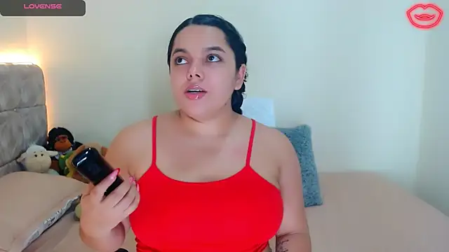 Snapshot of Sara-04 chatting on 02-14-25, 12:19 Sara-04 online show from 02-14-25, 12:19