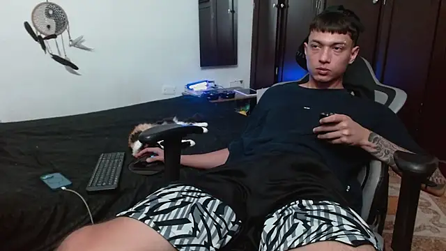 aaron blug online show from 10-24-25, 10:28