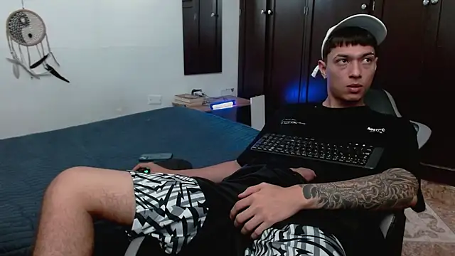 aaron blug online show from 12-20-25, 04:14