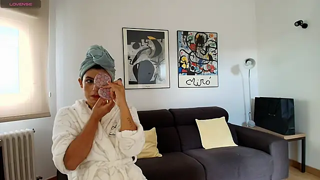 Arya 33 online show from 10-28-25, 09:46