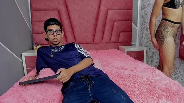 Derek and Skarlet online show from 02-16-25, 03:05