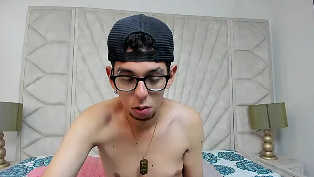 Derek and Skarlet online show from 02-21-25, 07:21