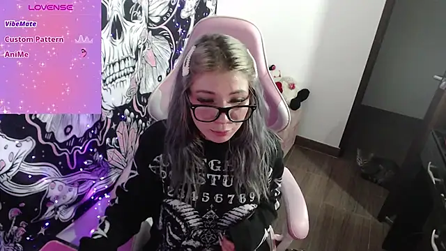 GamerCarrie online show from 02-20-25, 11:54