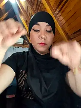 Snapshot of AmbarBurhan chatting on 12-19-25, 04:25 AmbarBurhan online show from 12-19-25, 04:25