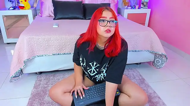 Snapshot of AnngelaSkye chatting on 01-15-25, 04:47 AnngelaSkye online show from 01-15-25, 04:47