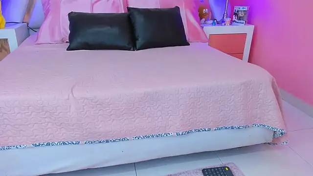 Snapshot of AnngelaSkye chatting on 01-17-25, 07:19 AnngelaSkye online show from 01-17-25, 07:19