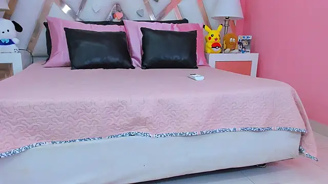 Snapshot of AnngelaSkye chatting on 01-22-25, 06:31 AnngelaSkye online show from 01-22-25, 06:31