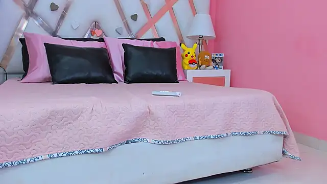 Snapshot of AnngelaSkye chatting on 01-22-25, 09:35 AnngelaSkye online show from 01-22-25, 09:35