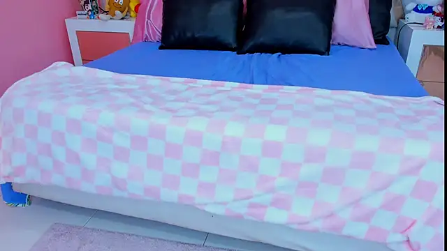 Snapshot of AnngelaSkye chatting on 02-09-25, 04:36 AnngelaSkye online show from 02-09-25, 04:36