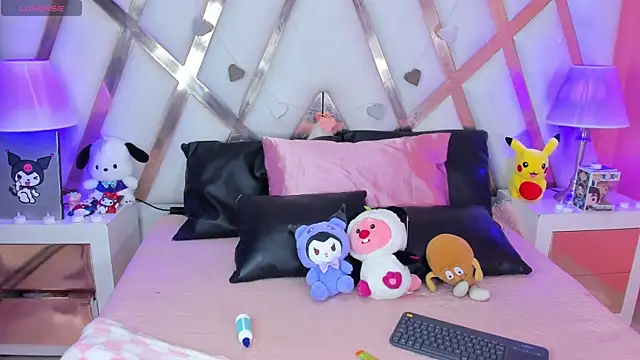 Snapshot of AnngelaSkye chatting on 03-22-25, 04:03 AnngelaSkye online show from 03-22-25, 04:03