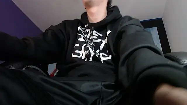 Snapshot of FrannBoy chatting on 12-30-24, 07:42 FrannBoy online show from 12-30-24, 07:42