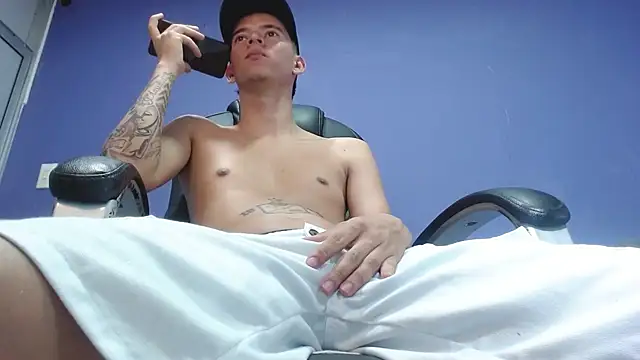 Snapshot of FrannBoy chatting on 03-03-25, 08:11 FrannBoy online show from 03-03-25, 08:11