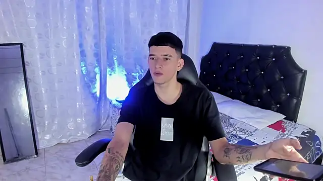 Snapshot of FrannBoy chatting on 03-10-25, 07:18 FrannBoy online show from 03-10-25, 07:18