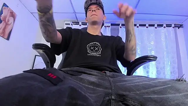 Snapshot of FrannBoy chatting on 03-15-25, 07:38 FrannBoy online show from 03-15-25, 07:38