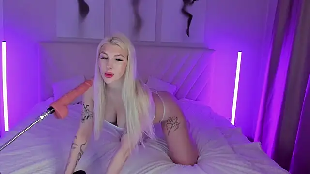 Snapshot of EmmaBarbs chatting on 01-31-25, 10:10 EmmaBarbs online show from 01-31-25, 10:10