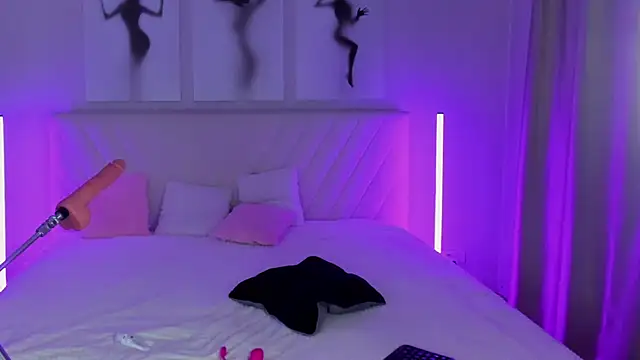 Snapshot of EmmaBarbs chatting on 02-02-25, 10:06 EmmaBarbs online show from 02-02-25, 10:06