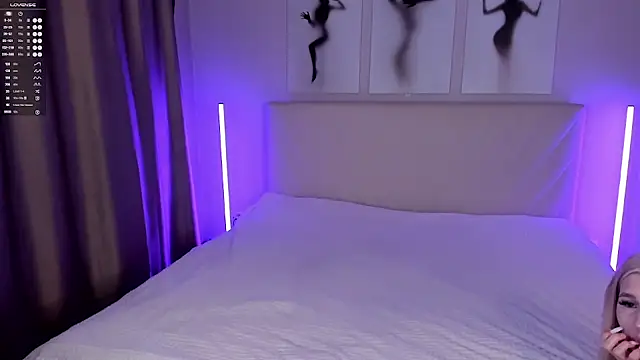 Snapshot of EmmaBarbs chatting on 10-06-25, 08:39 EmmaBarbs online show from 10-06-25, 08:39