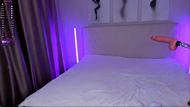 Snapshot of EmmaBarbs chatting on 10-29-25, 09:05 EmmaBarbs online show from 10-29-25, 09:05