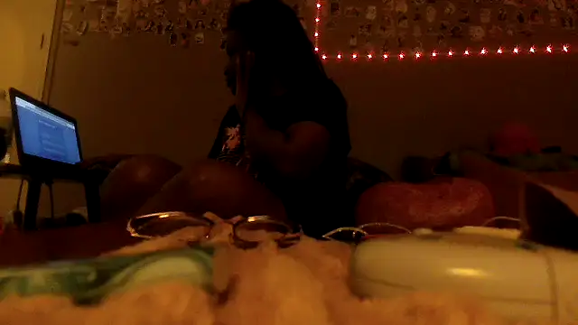 Snapshot of EbonyFetishQueen chatting on 09-11-25, 01:00 EbonyFetishQueen online show from 09-11-25, 01:00