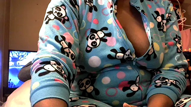 Snapshot of EbonyFetishQueen chatting on 11-11-25, 04:40 EbonyFetishQueen online show from 11-11-25, 04:40