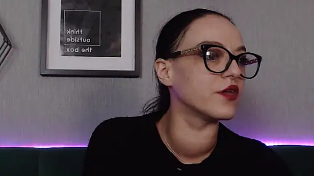 Snapshot of IzabelllNoir chatting on 01-27-25, 10:06 IzabelllNoir online show from 01-27-25, 10:06