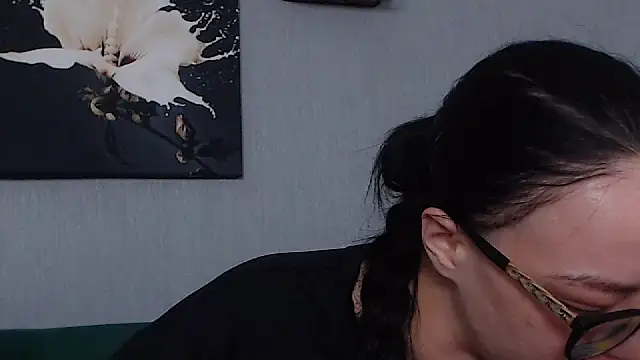 Snapshot of IzabelllNoir chatting on 02-20-25, 12:36 IzabelllNoir online show from 02-20-25, 12:36