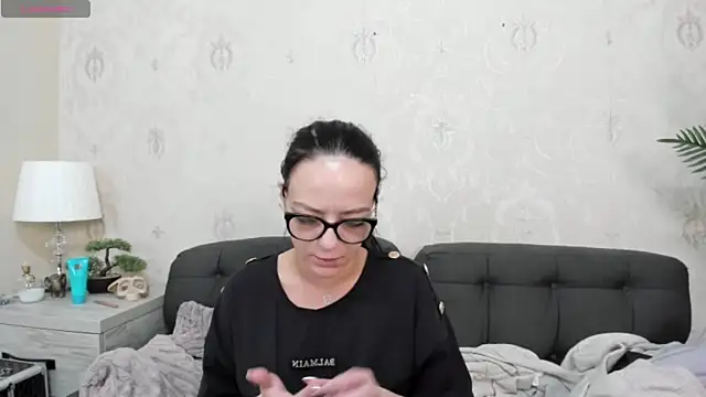 Snapshot of IzabelllNoir chatting on 03-08-25, 09:28 IzabelllNoir online show from 03-08-25, 09:28