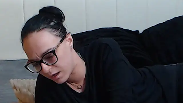 Snapshot of IzabelllNoir chatting on 03-17-25, 09:33 IzabelllNoir online show from 03-17-25, 09:33