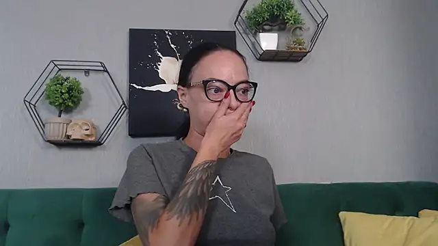 Snapshot of IzabelllNoir chatting on 09-16-25, 08:59 IzabelllNoir online show from 09-16-25, 08:59