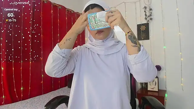 AishaAmin  online show from 04-10-26, 12:10