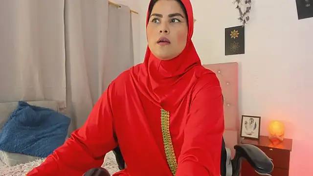 AishaAmin  online show from 07-08-26, 12:31