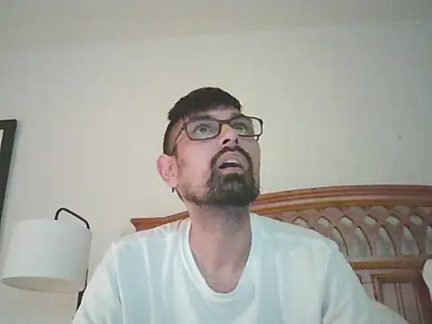 Snapshot of spence204011 chatting on 10-28-25, 02:48 spence204011 online show from 10-28-25, 02:48