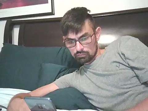 Snapshot of spence204011 chatting on 11-23-25, 01:27 spence204011 online show from 11-23-25, 01:27