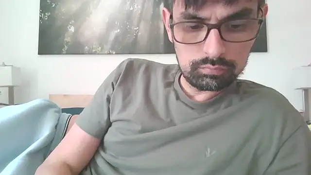 Snapshot of spence204011 chatting on 04-26-26, 06:38 spence204011 online show from 04-26-26, 06:38